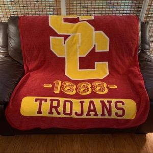 NWOT USC Trojans Fleece Throw Blanket